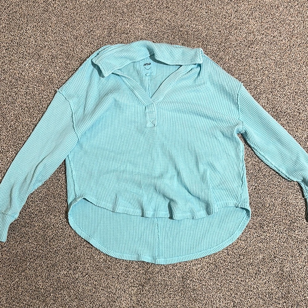 American Eagle light blue waffle top.